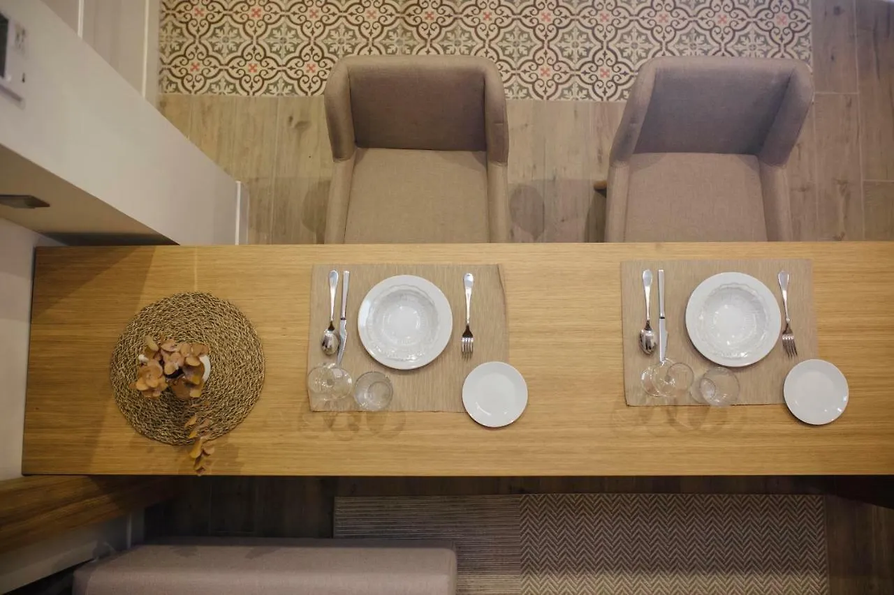 One&Lux Byron Suites Seville 0*,