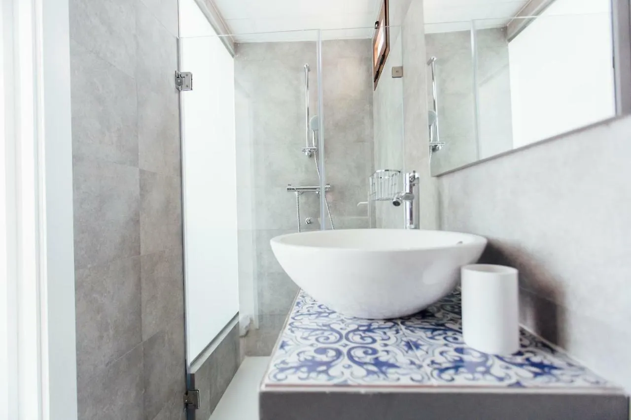 Apartment One&Lux Byron Suites Seville