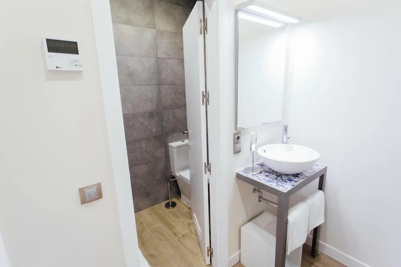 One&Lux Byron Suites Seville 0*,