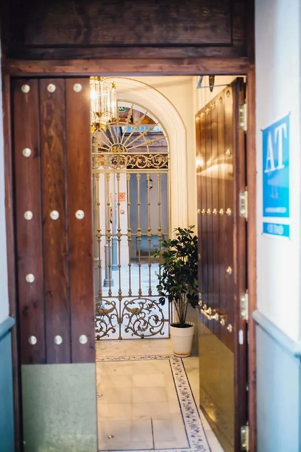 Apartment One&Lux Byron Suites Seville