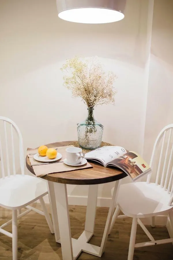 Apartment One&Lux Byron Suites Seville