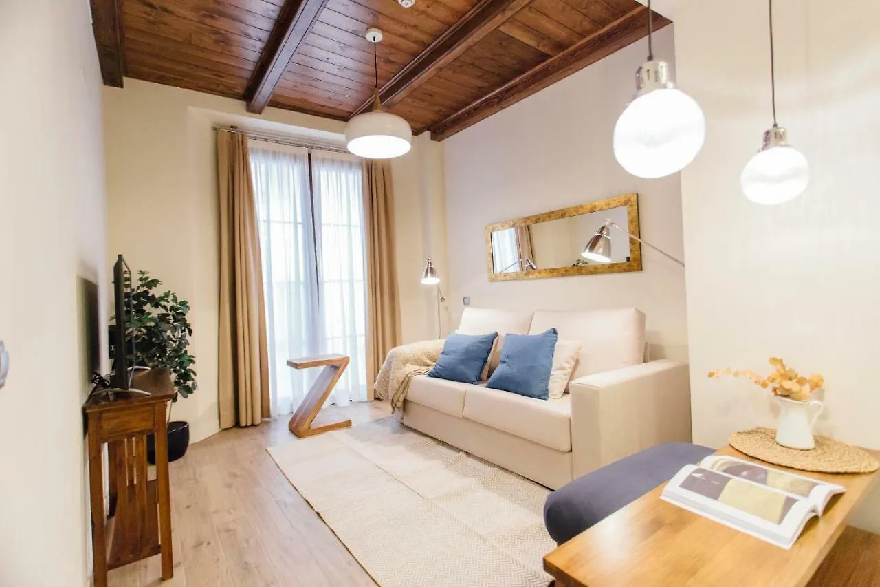 Apartment One&Lux Byron Suites Seville
