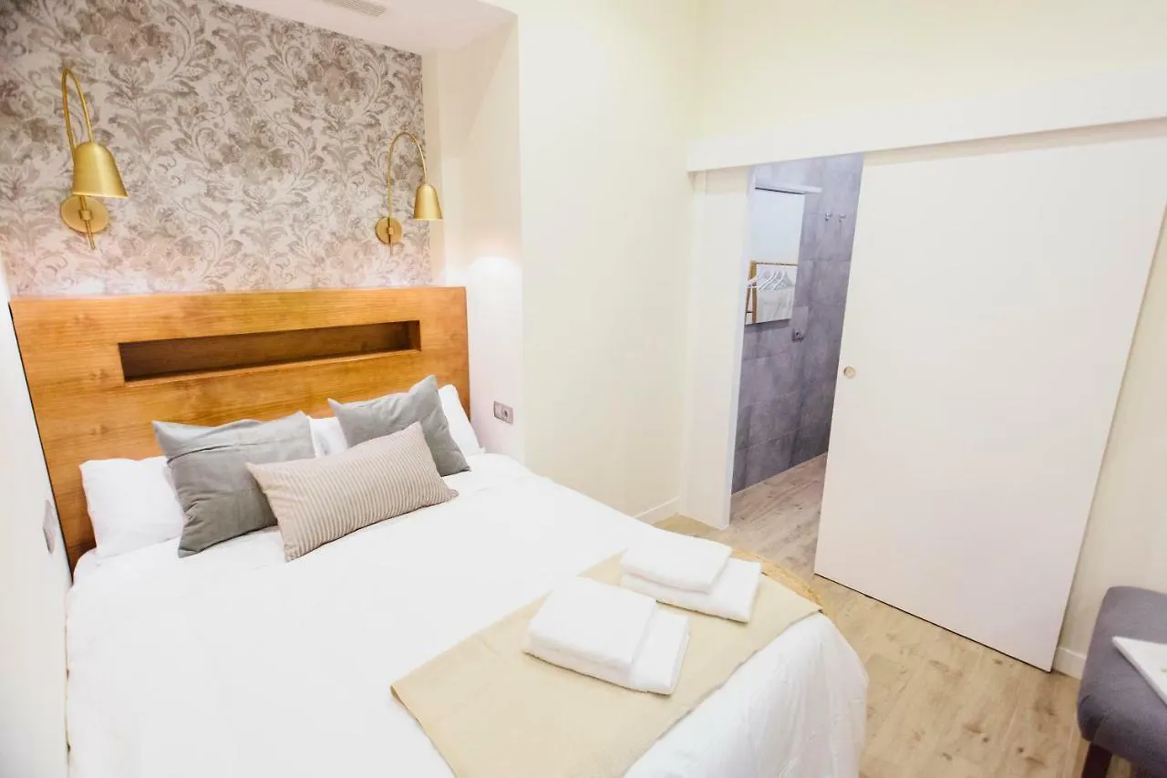 Apartment One&Lux Byron Suites Seville