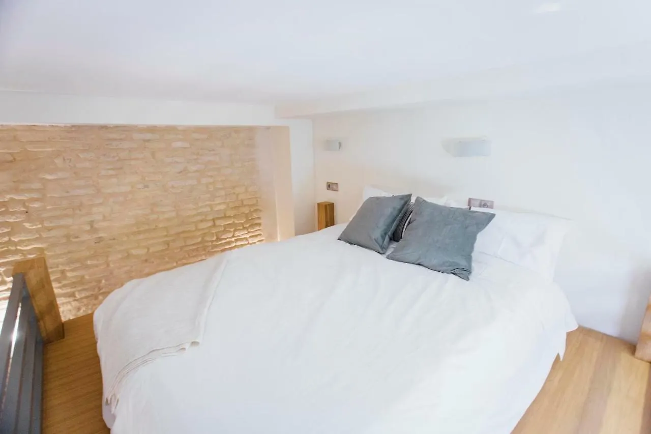 One&Lux Byron Suites Seville