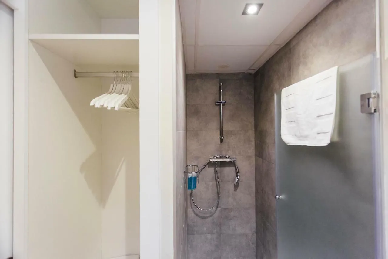 Apartment One&Lux Byron Suites Seville