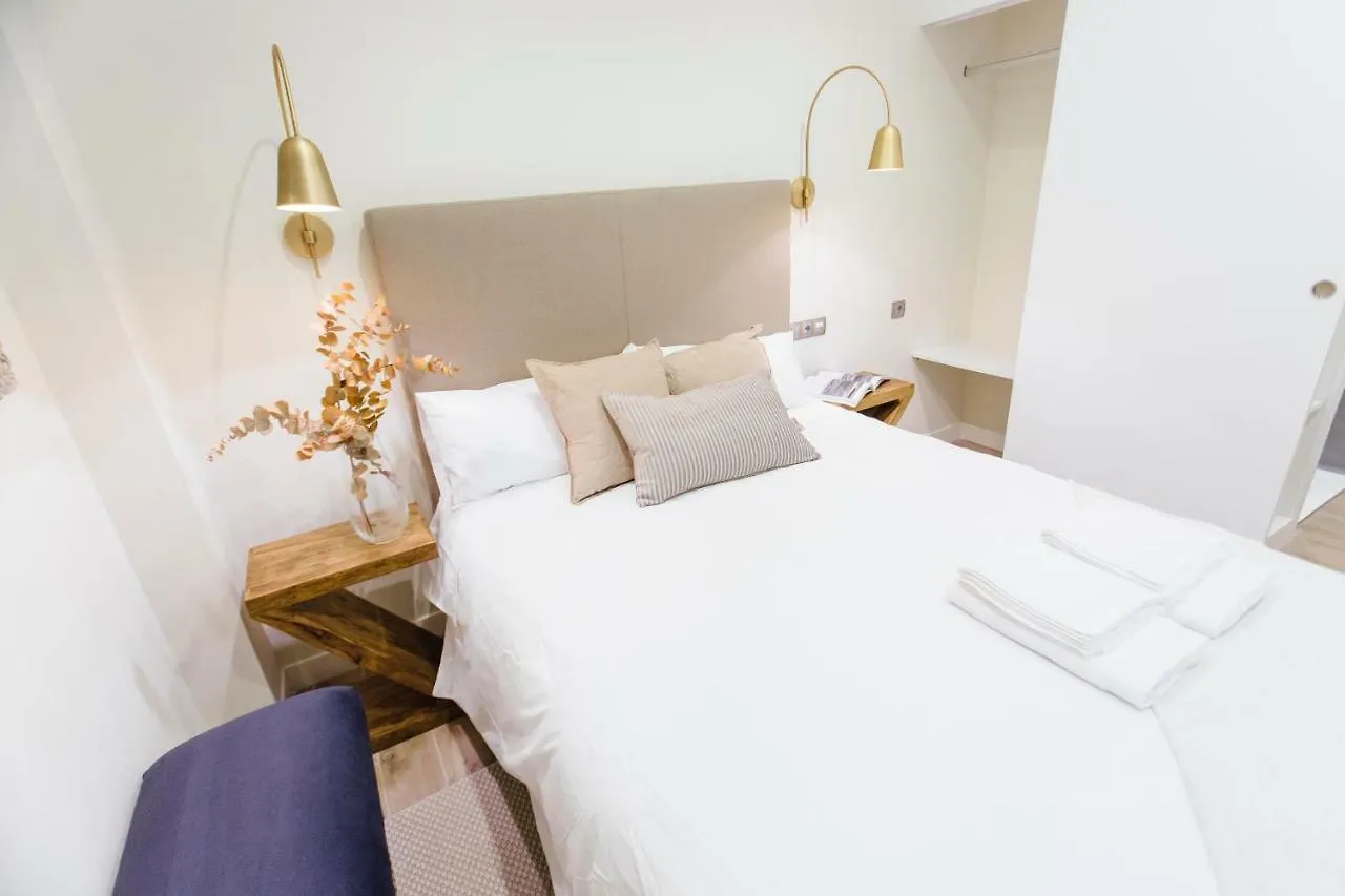 One&Lux Byron Suites Seville Apartment