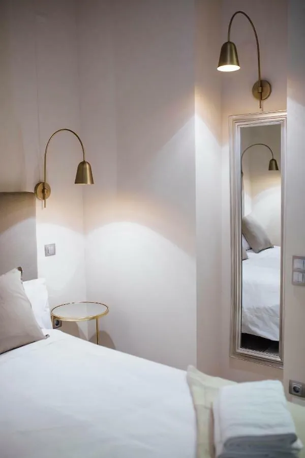 Apartment One&Lux Byron Suites Seville