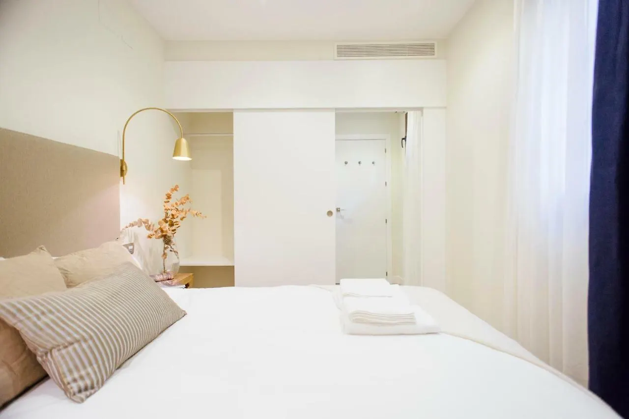 One&Lux Byron Suites Sewilla Apartament