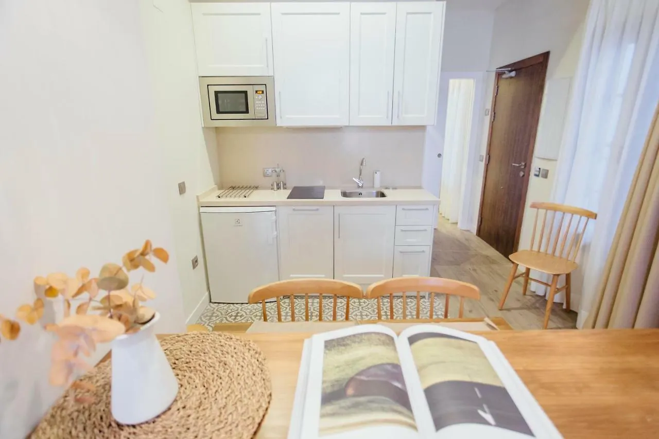 דירה סביליה One&Lux Byron Suites